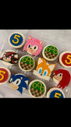 sonic cupcake cake